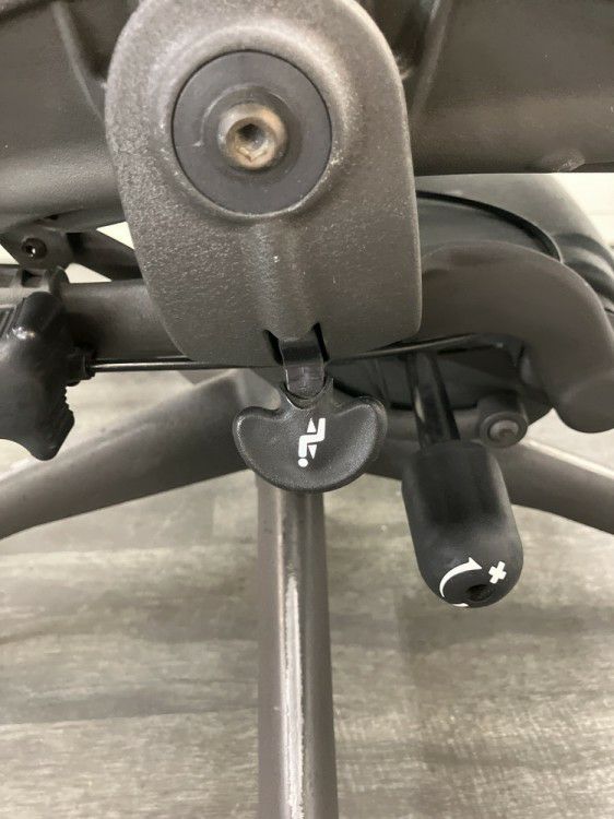 HermanMiller（ハーマンミラー）アーロンチェア 可動肘付アーロンチェア 商品画像6