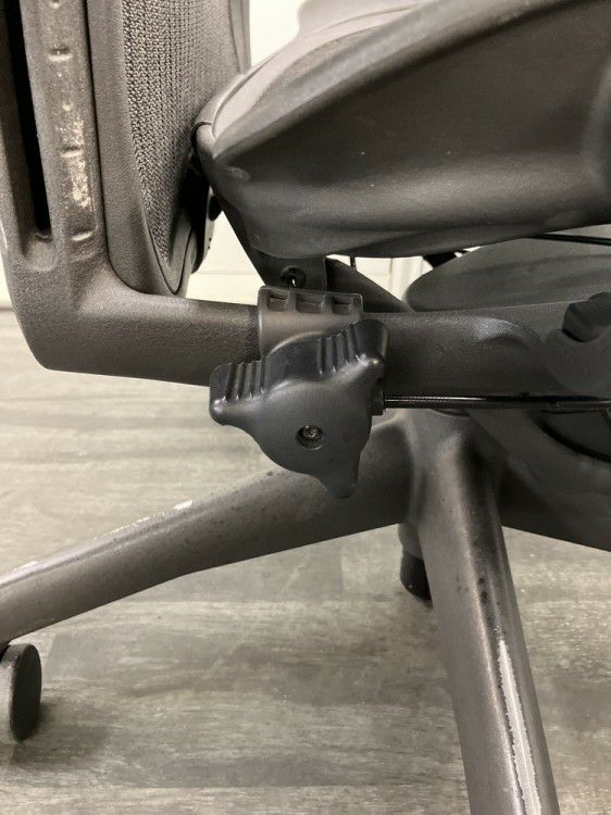 HermanMiller（ハーマンミラー）アーロンチェア 可動肘付アーロンチェア 商品画像8