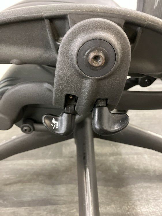 HermanMiller（ハーマンミラー）アーロンチェア 可動肘付アーロンチェア 商品画像9