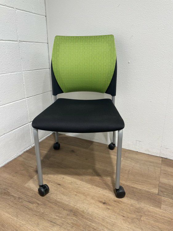 ナイキE334シリーズ スタッキングチェア6脚セット 商品画像4