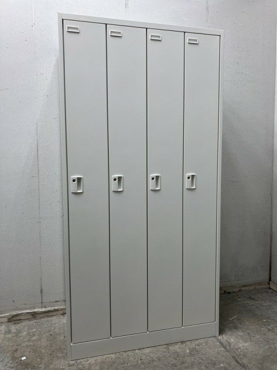 オカムラFZタイプシリーズ 4人用ロッカー 商品画像1