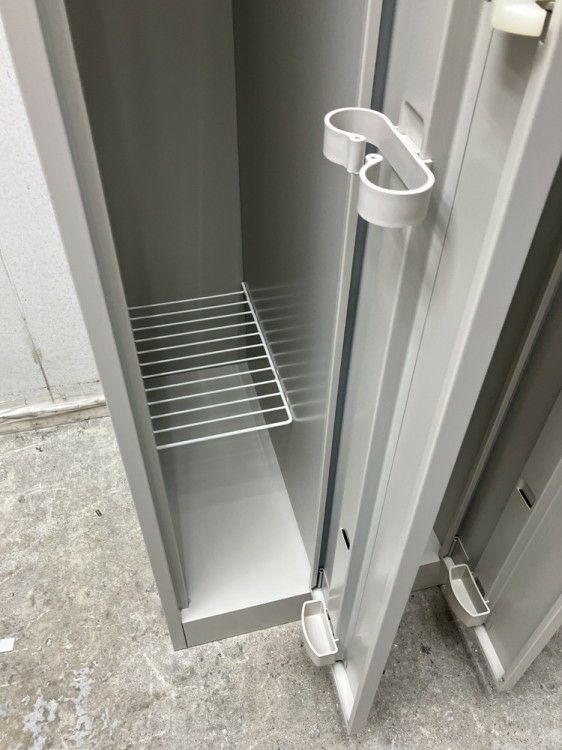 オカムラFZタイプシリーズ 4人用ロッカー 商品画像5