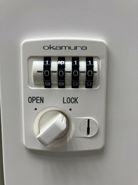 オカムラ4人用パーソナルロッカー 商品画像2