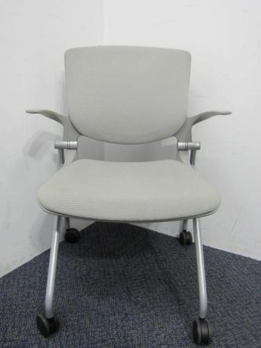 オカムラ 肘付グラータチェア 2