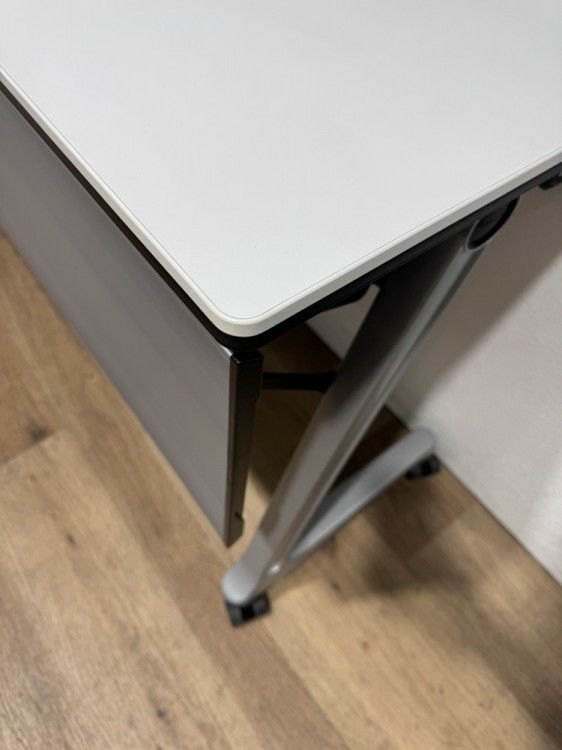 オカムラインターアクトプロ（INTERACT PRO）シリーズ サイドスタックテーブル 商品画像3