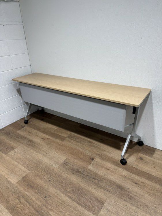 コクヨLeafline(リーフライン)シリーズ 平行スタックテーブル 商品画像1