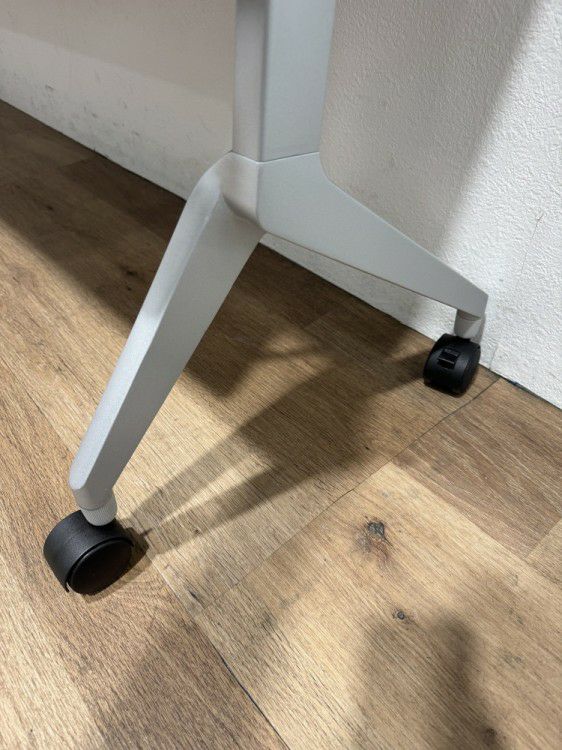 コクヨLeafline(リーフライン)シリーズ 平行スタックテーブル 商品画像6