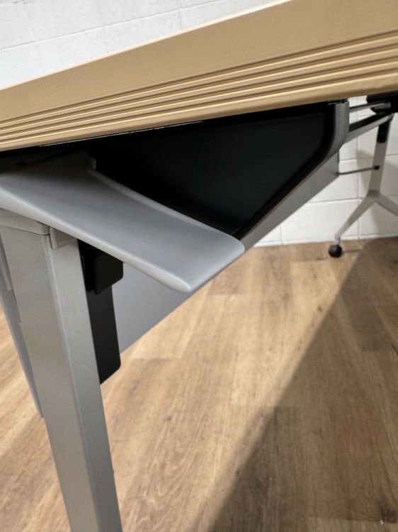 コクヨLeafline(リーフライン)シリーズ 平行スタックテーブル 商品画像7