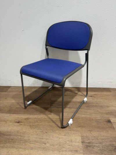 オリバースタッキングチェア 商品画像1
