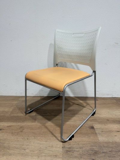 オカムラRETE(レーテ)シリーズ スタッキングチェア 商品画像1