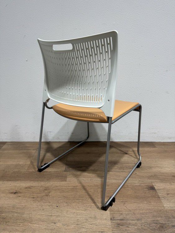 オカムラRETE(レーテ)シリーズ スタッキングチェア 商品画像2