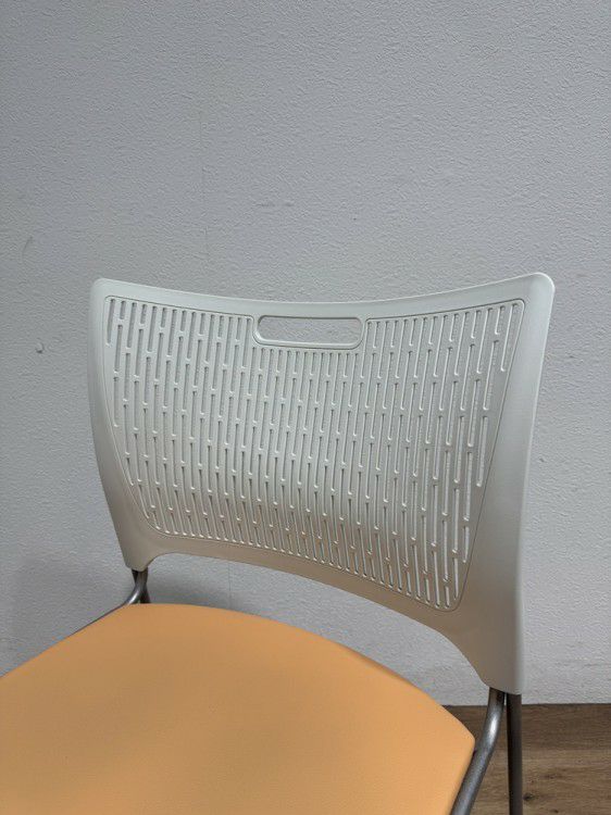 オカムラRETE(レーテ)シリーズ スタッキングチェア 商品画像3