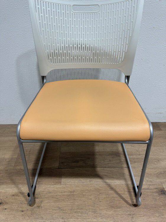 オカムラRETE(レーテ)シリーズ スタッキングチェア 商品画像4