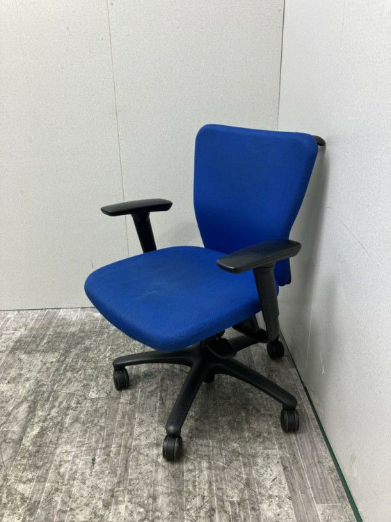 オカムラCarrozza(カロッツァ)チェア 可動肘付カロッツァチェア 商品画像1