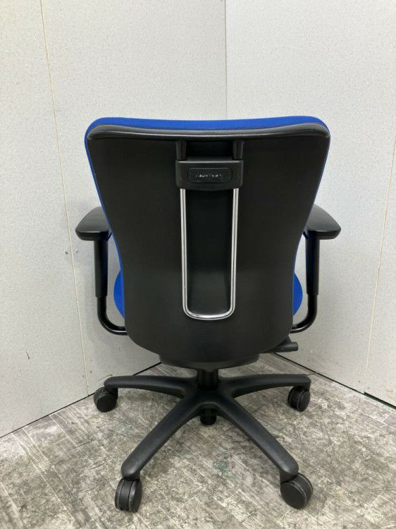 オカムラCarrozza(カロッツァ)チェア 可動肘付カロッツァチェア 商品画像5