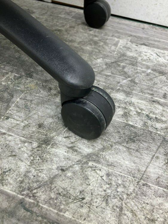 オカムラCarrozza(カロッツァ)チェア 可動肘付カロッツァチェア 商品画像10