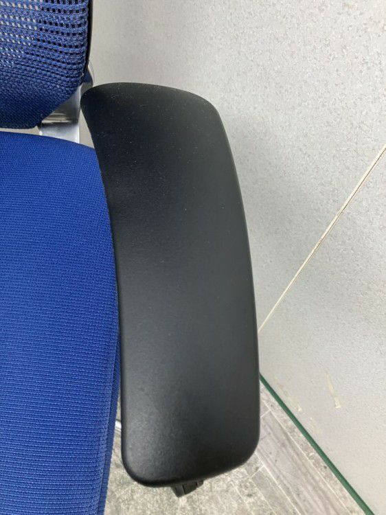 オカムラBaron(バロン)チェア 可動肘付バロンチェア 商品画像4