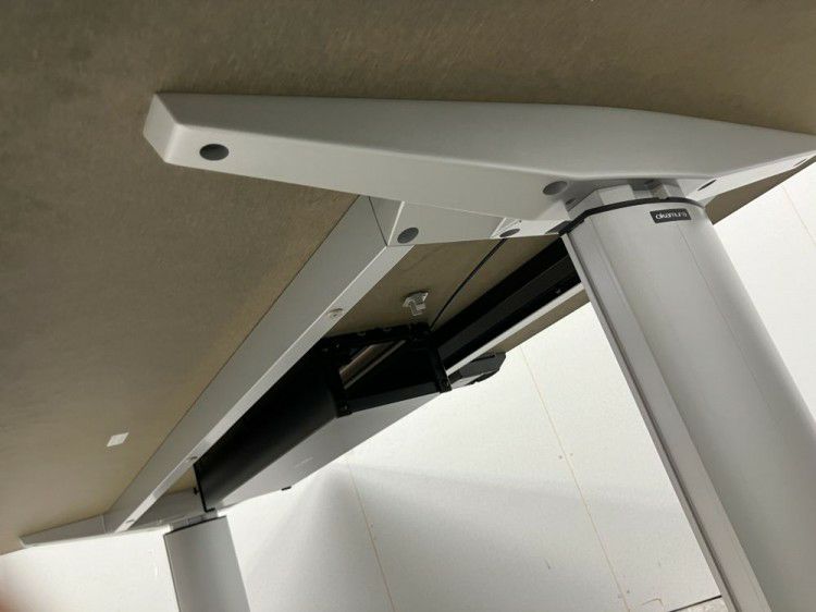 オカムラLiftio(リフティオ)シリーズ 手動昇降式1800ミーティングテーブル 商品画像5