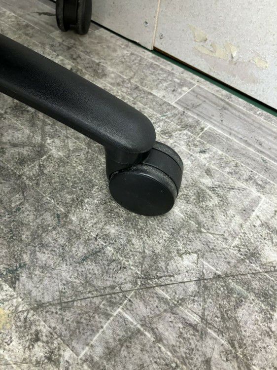 オカムラCarrozza(カロッツァ)チェア 固定肘付カロッツァチェア 商品画像6