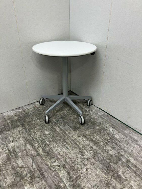 オカムラ手動昇降式600丸テーブル 商品画像1