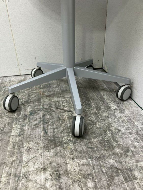 オカムラ手動昇降式600丸テーブル 商品画像9