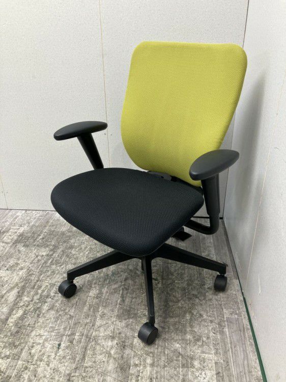 イトーキプラオ（PRAO）チェア 可動肘付プラオチェア 商品画像1