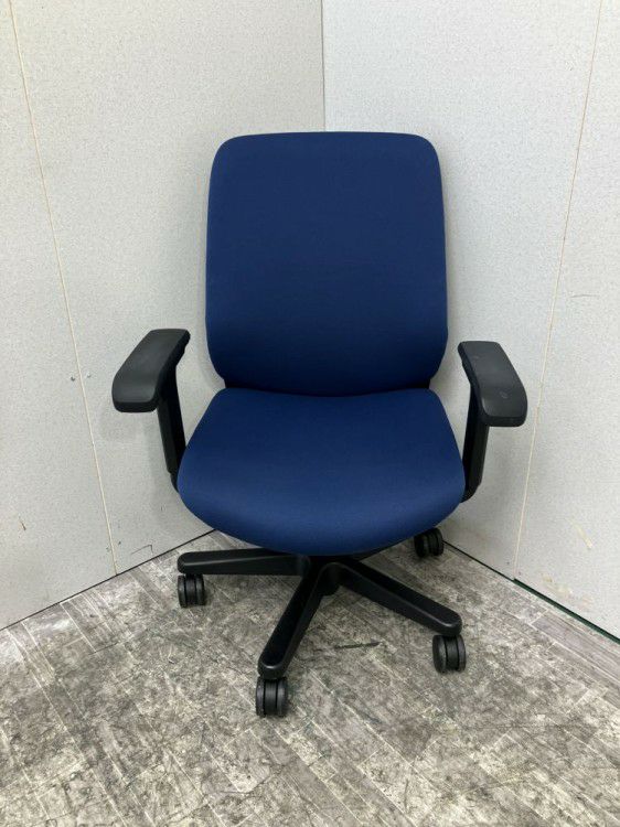 イトーキtorte(トルテ)チェア 可動肘付トルテチェア 商品画像2