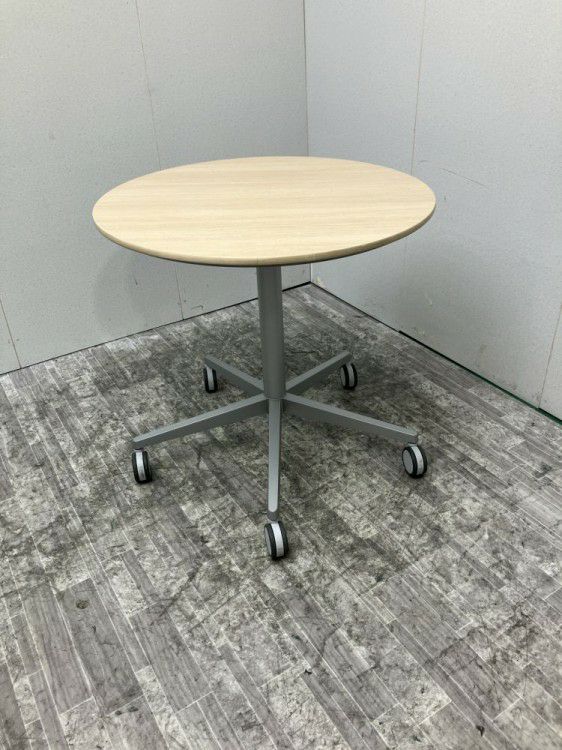 オカムラ手動昇降式750丸テーブル 商品画像1