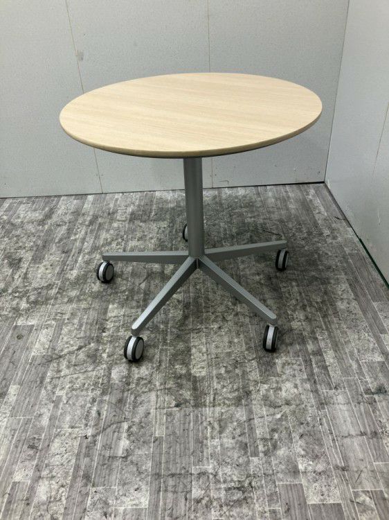 オカムラ手動昇降式750丸テーブル 商品画像3