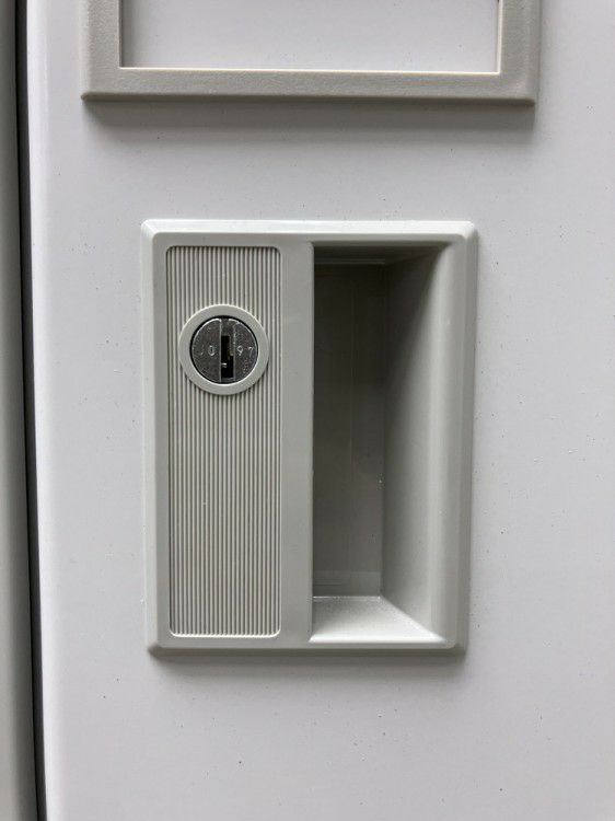 豊国工業9人用ロッカー 商品画像2