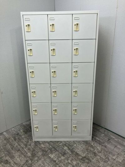 オカムラFZタイプシリーズ 18人用ロッカー 商品画像1