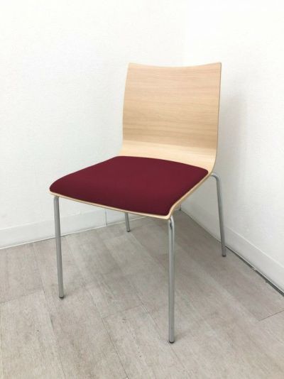 ウチダ（内田洋行）スタッキングチェア 商品画像1