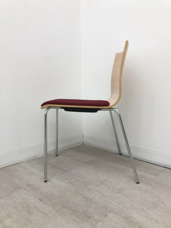 ウチダ（内田洋行）スタッキングチェア 商品画像4