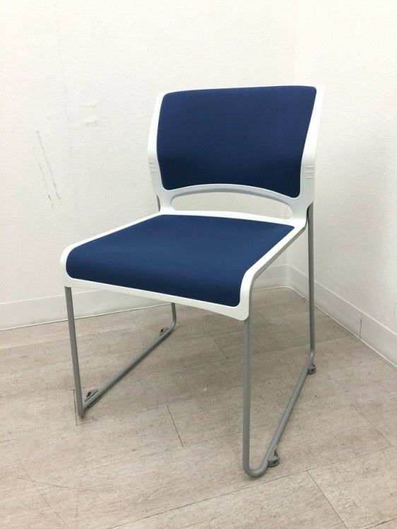 オカムラリットシリーズ スタッキングチェア 商品画像1