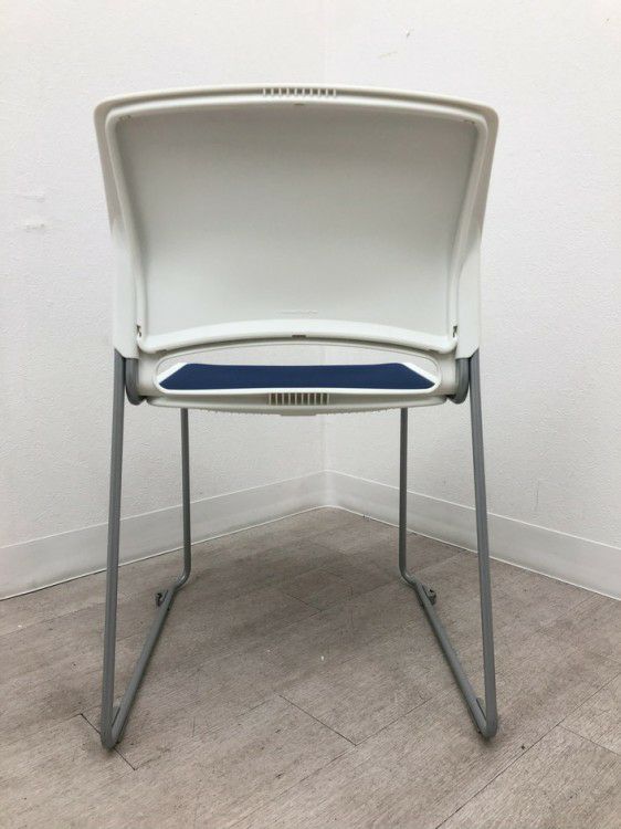 オカムラリットシリーズ スタッキングチェア 商品画像5