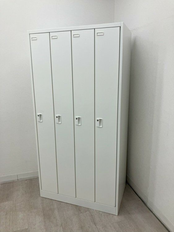 オカムラFZタイプシリーズ 4人用ロッカー 商品画像1