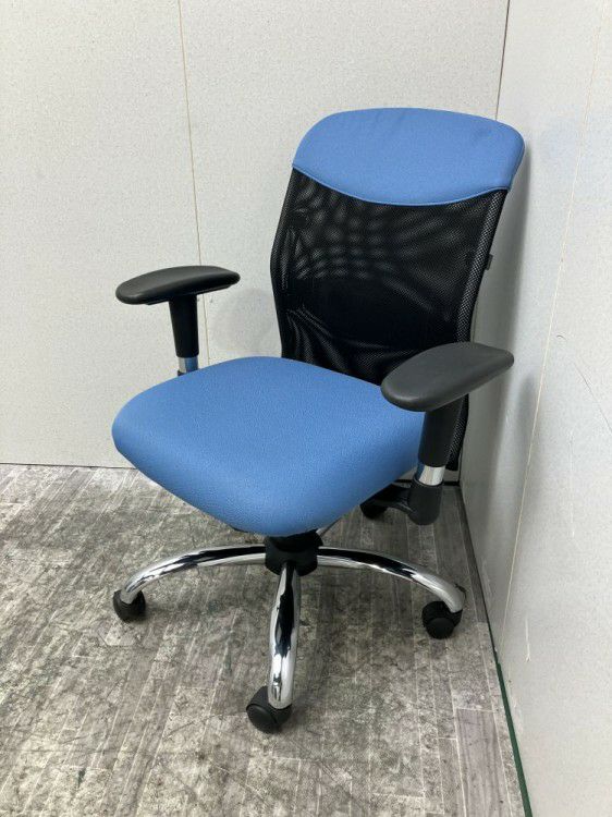 クロガネ可動肘付OAチェア 商品画像1