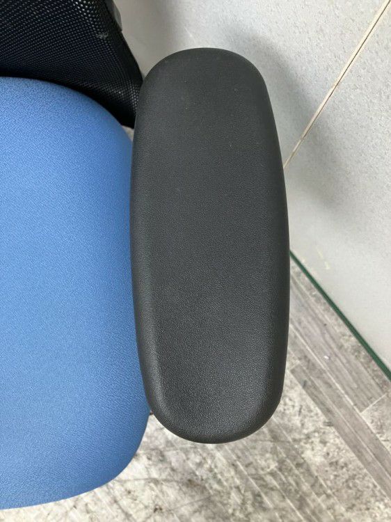 クロガネ可動肘付OAチェア 商品画像4