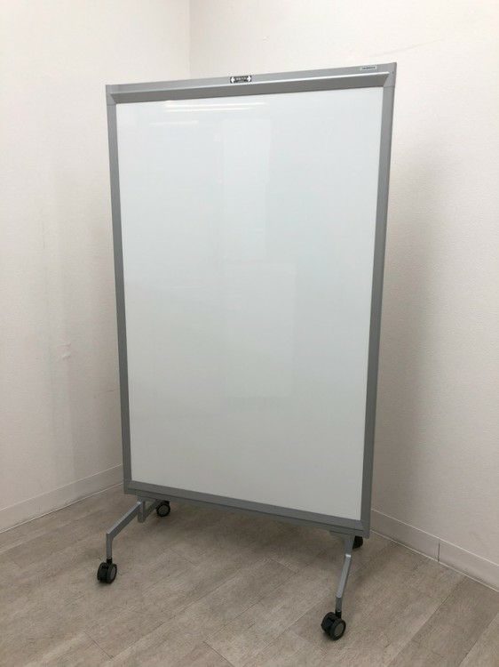 オカムラクレボシリーズ 自立ホワイトボードパーテーション 商品画像1