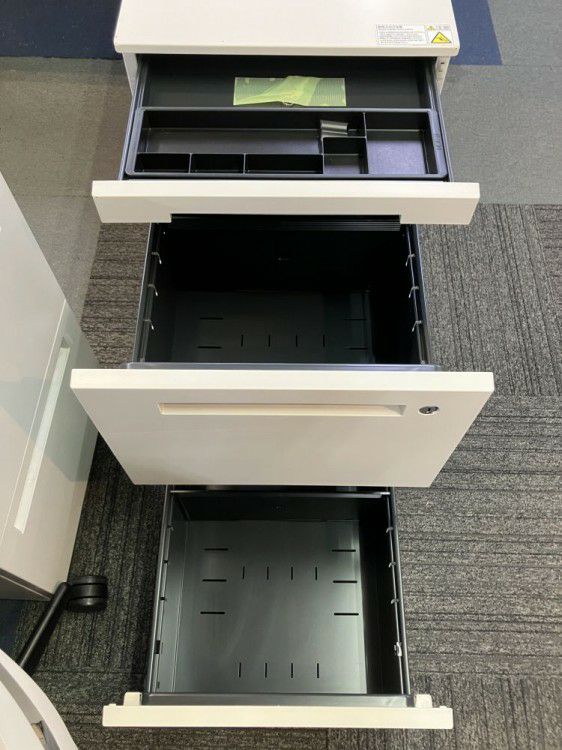 コクヨワークフィットシリーズ 1400平デスク+ワゴンセット 商品画像10