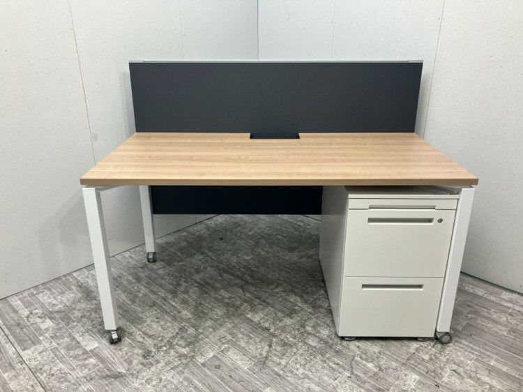 コクヨワークフィットシリーズ デスクパネル付1400平デスク+ワゴンセット 商品画像1