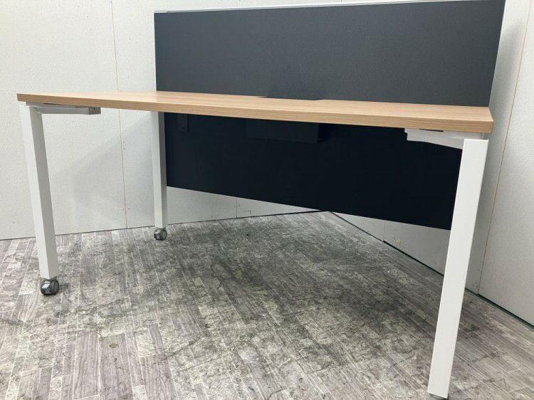 コクヨワークフィットシリーズ デスクパネル付1400平デスク+ワゴンセット 商品画像3