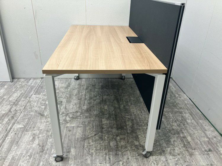 コクヨワークフィットシリーズ デスクパネル付1400平デスク+ワゴンセット 商品画像5