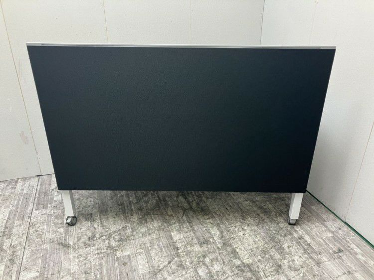 コクヨワークフィットシリーズ デスクパネル付1400平デスク+ワゴンセット 商品画像6