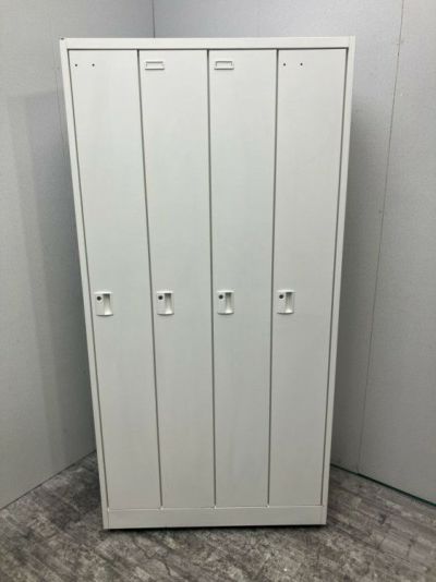 オカムラFZタイプシリーズ 4人用ロッカー 商品画像1