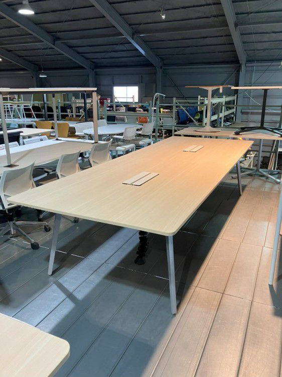 ウチダ（内田洋行）レムナ（LEMNA）シリーズ 3200ミーティングテーブル 商品画像1