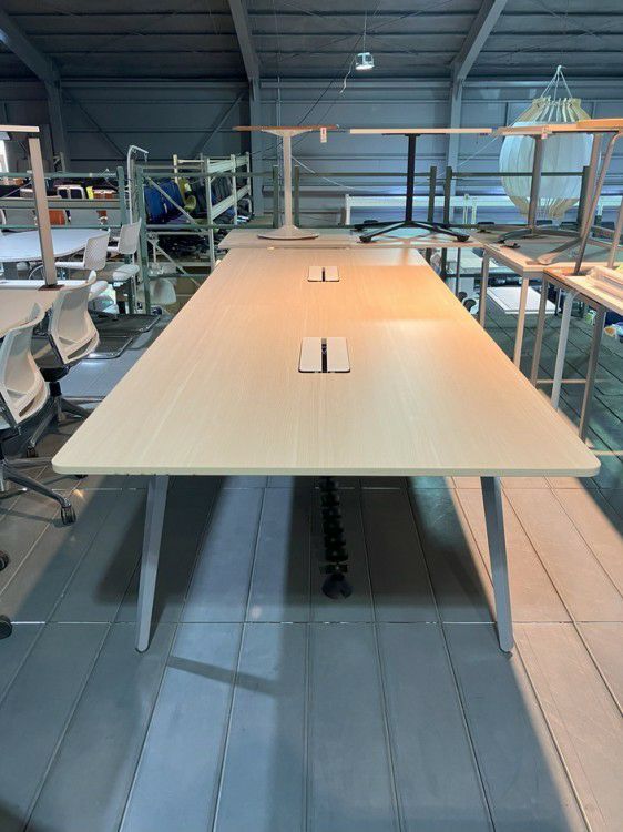 ウチダ（内田洋行）レムナ（LEMNA）シリーズ 3200ミーティングテーブル 商品画像2