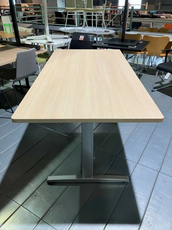 オカムラ8177シリーズ 1800ミーティングテーブル 商品画像3