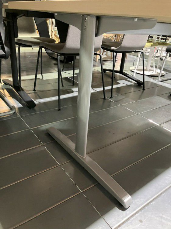 オカムラ8177シリーズ 1800ミーティングテーブル 商品画像6