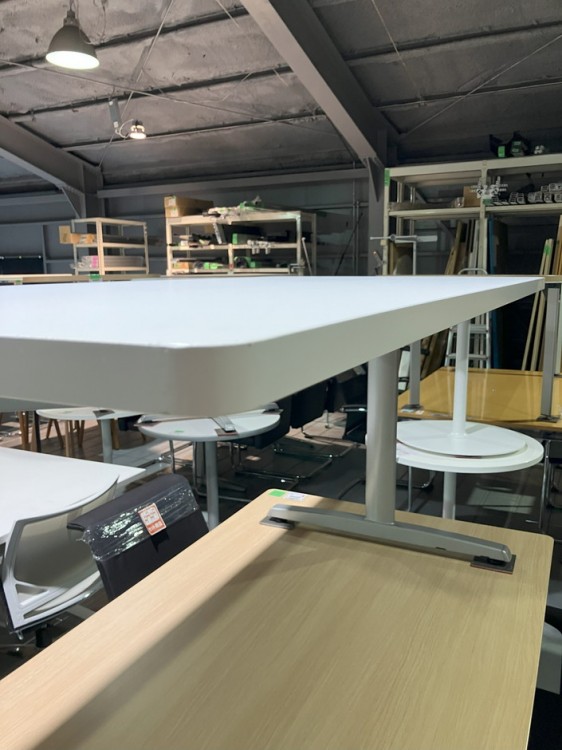 オカムラ8177シリーズ 1500ミーティングテーブル 商品画像5